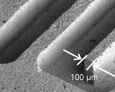 Mit Ultraschall in Keramik eingebrachte Nut mit kleinsten Abmaßen